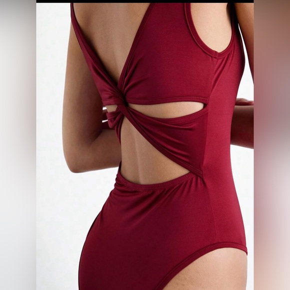 New NWT SHEIN red tank bodysuits medium Lumivelle halter Maija twist open back - Picture 5 of 9